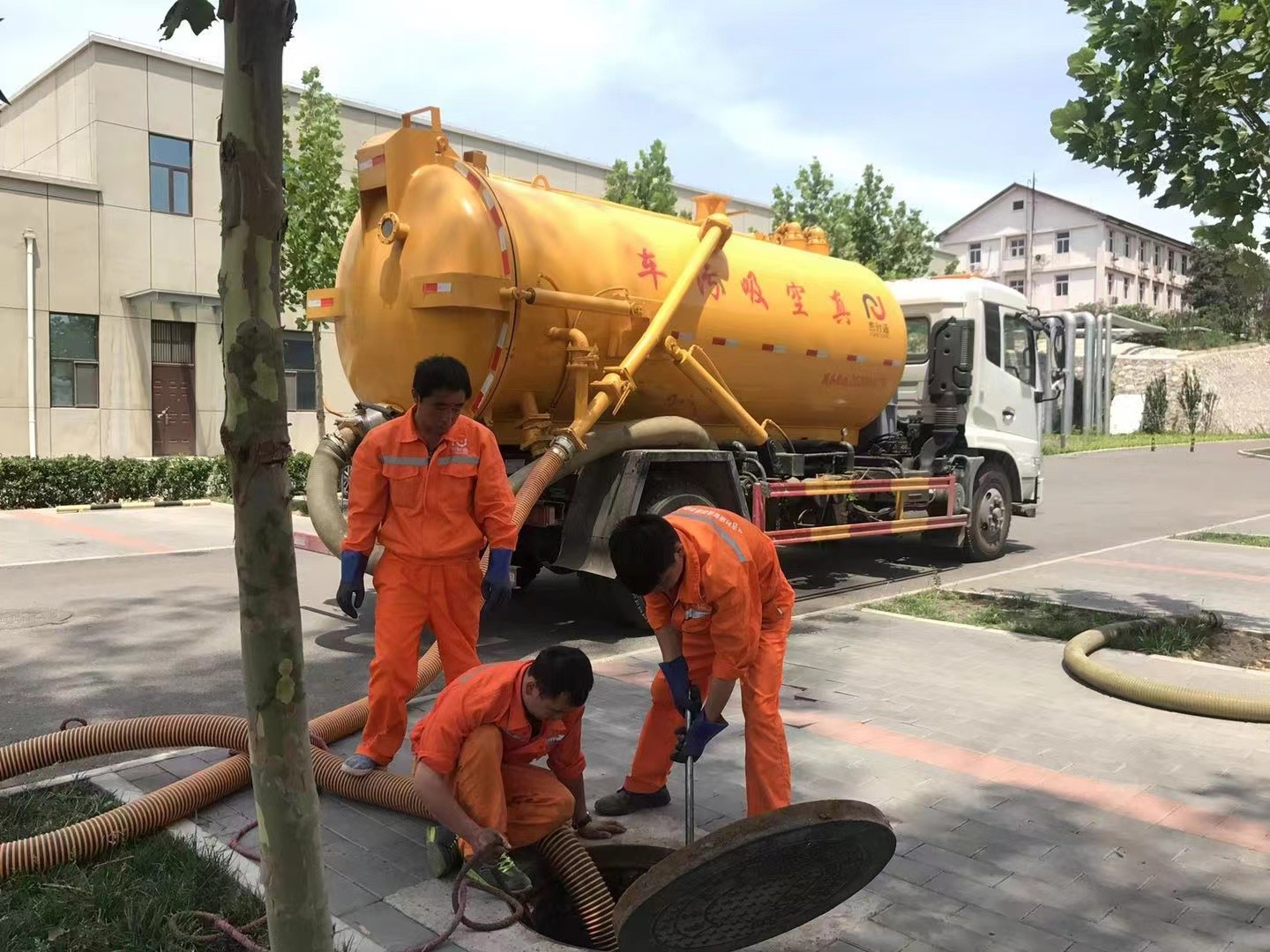 邦溪镇化粪池清理与5-8吨吸粪车施工效率分析